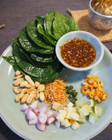 タイ料理らしい味、「ミャンカム」レッスン。