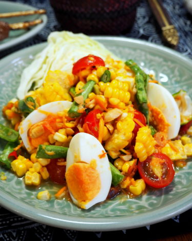 タイ屋台の味！ムーピンととうもろこしのソムタムを作る。