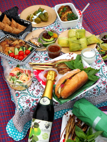 世界の料理がずらり！これぞ「大人ピクニック」