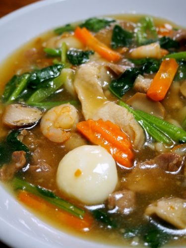 あんかけと太麺の組み合わせがたまらん！タイ庶民の味、「センヤイラートナー」