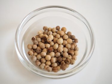 白胡椒（プリックタイカーオ/พริกไทยขาว）