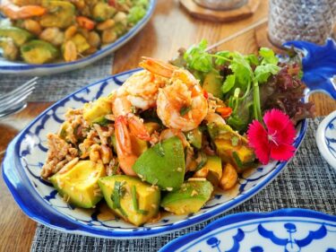 アボカドをタイ風の和え物にすると素晴らしく美味しいよ！絶品「ヤム・アボカド」を習う。