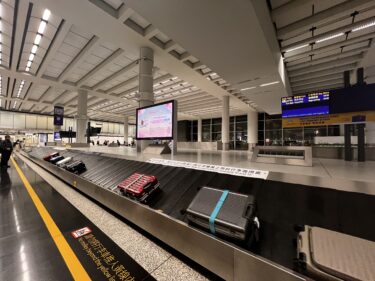 1日目①：深夜の羽田出発から香港トランジットまで